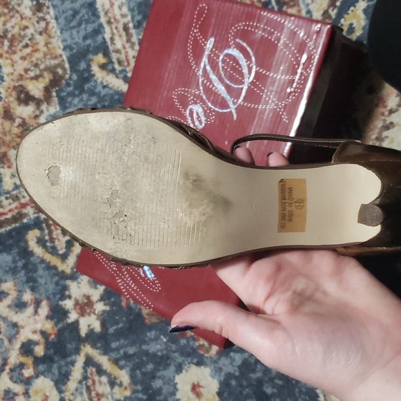 Bronze heels size 8 1/2 - Picture 2 of 5